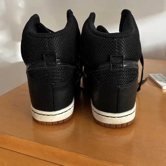 Nike Black Women's Wedge Sneakers - Picture 2 of 11